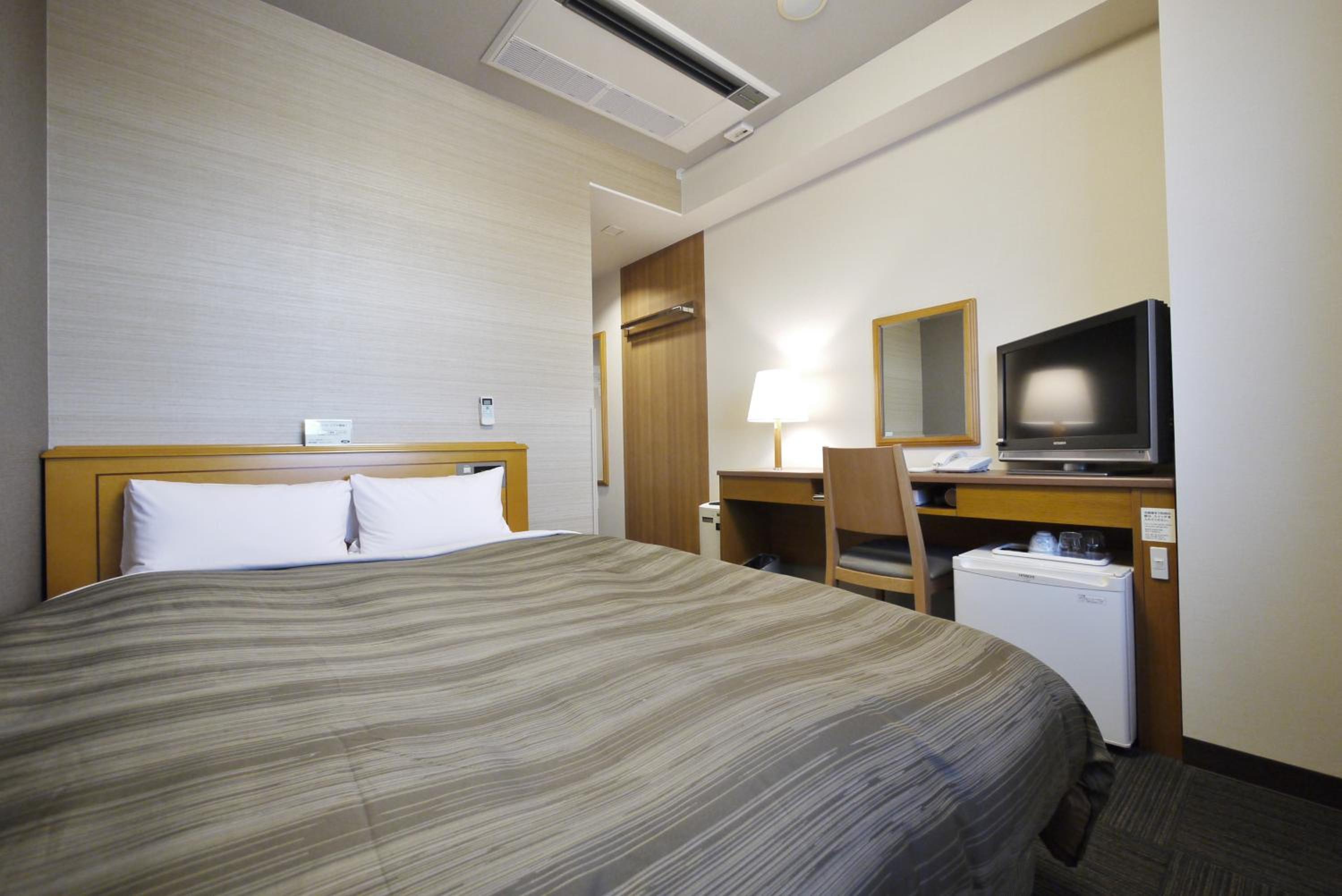 Semi Room, Semi Double Bed, Smoking