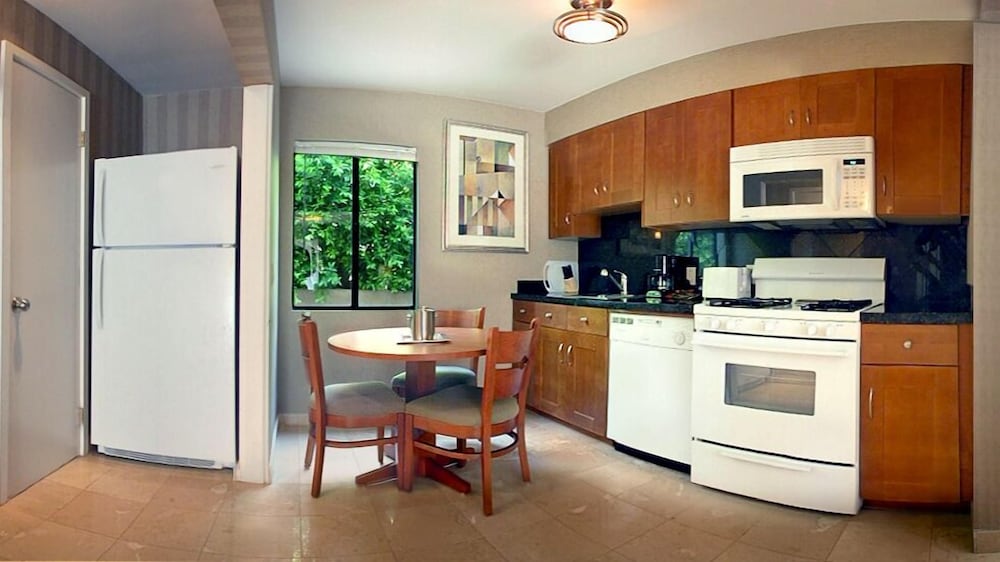 7 Springs Inn Suites 37/60