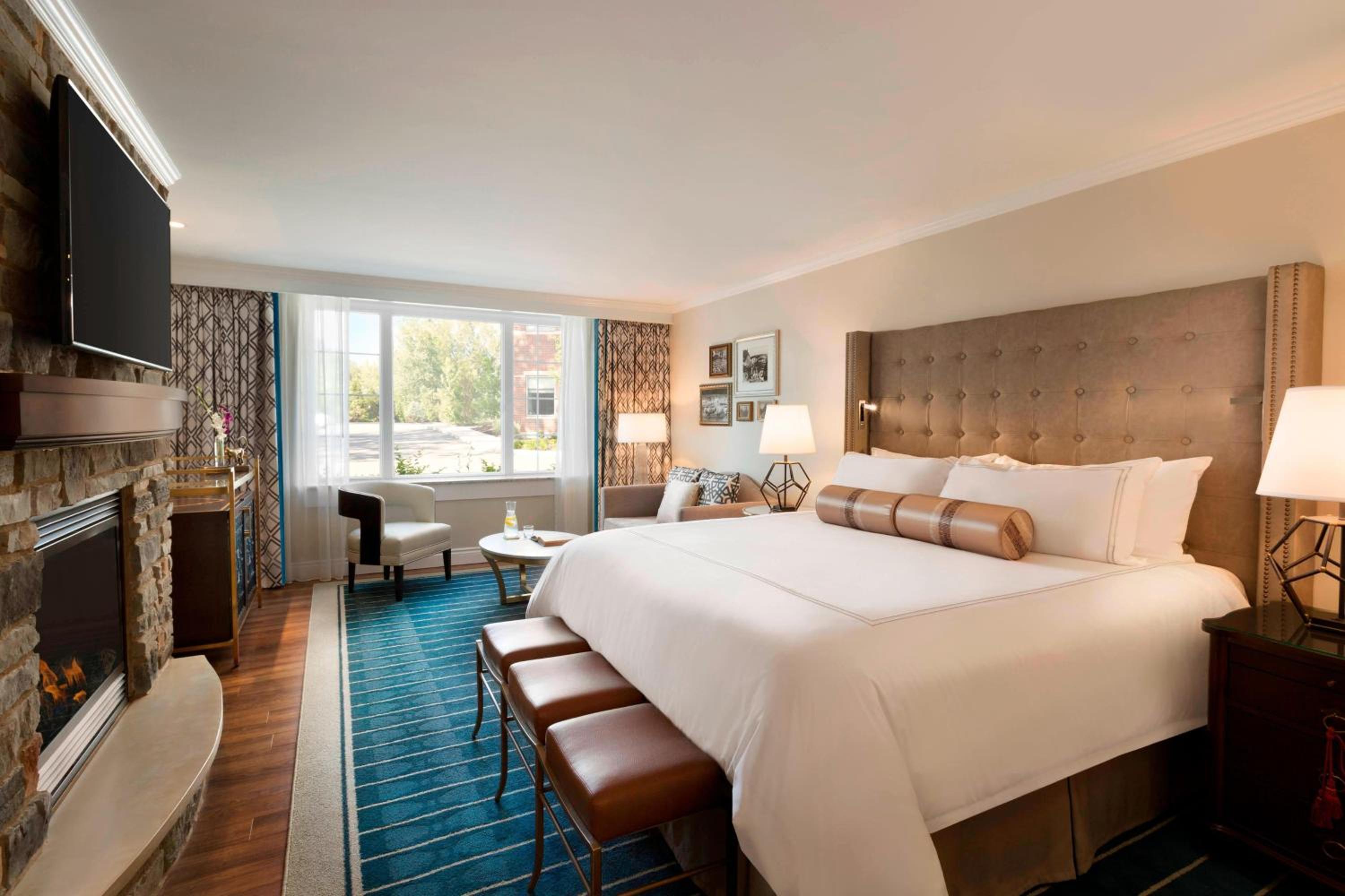 Deluxe, King Bed, Sofa