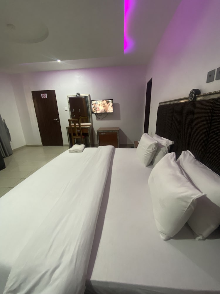Vatan & Santiago Resort 10/16