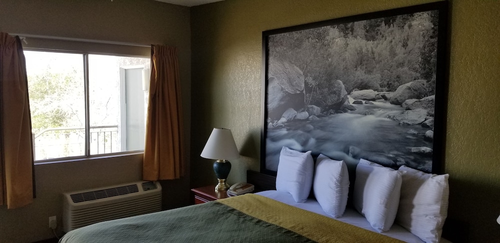 Super 8 By Wyndham Ridgecrest 30/44