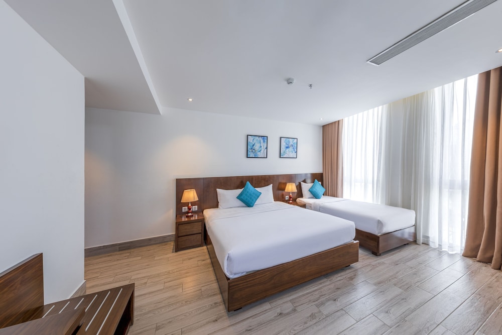 Greenery, Triple, 1 King and 1 Single Beds 2/3