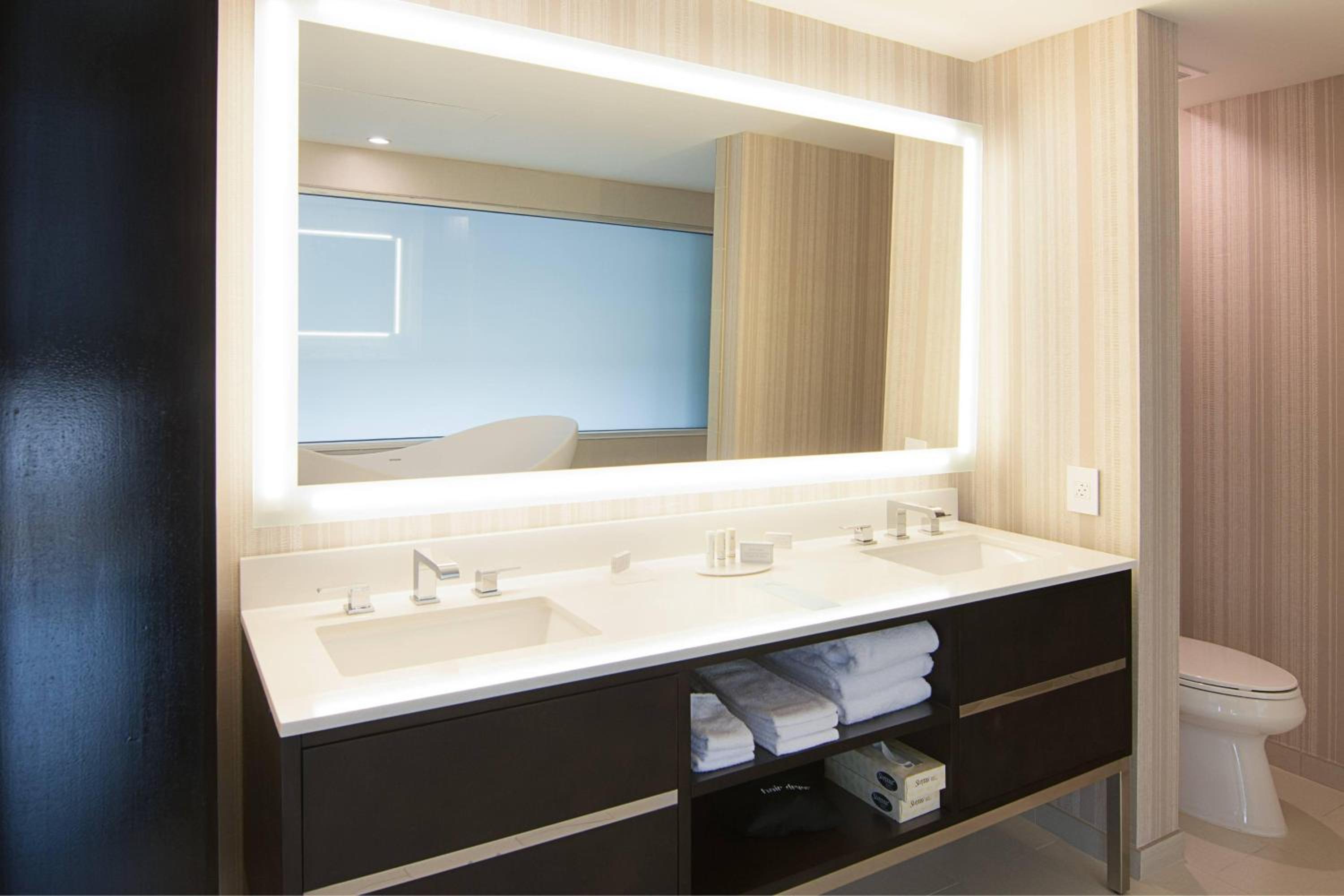 شقة بسرير كينج وسرير بطابقين بغرفتي نوم مع أريكة لذوي الإعاقة، Springhill Suites Fort Worth Fossil Creek 2/2