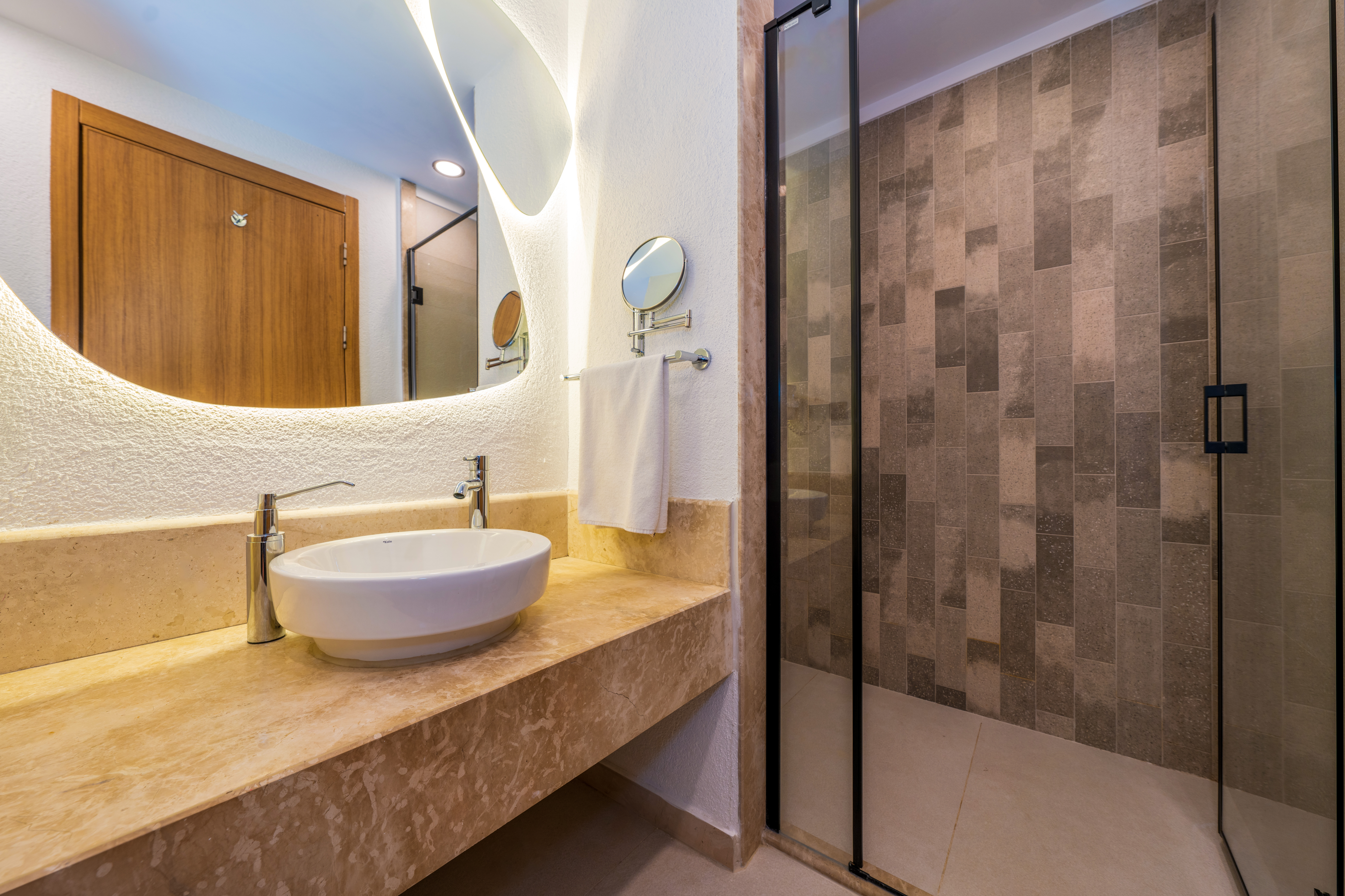 غرفة بسرير مزدوج بإطلالة على المسبح، Jiva Beach Resort 8/8