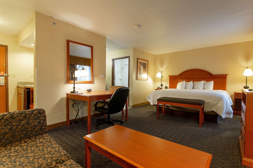 Hampton Inn Waterloo Cedar Valley 8/55