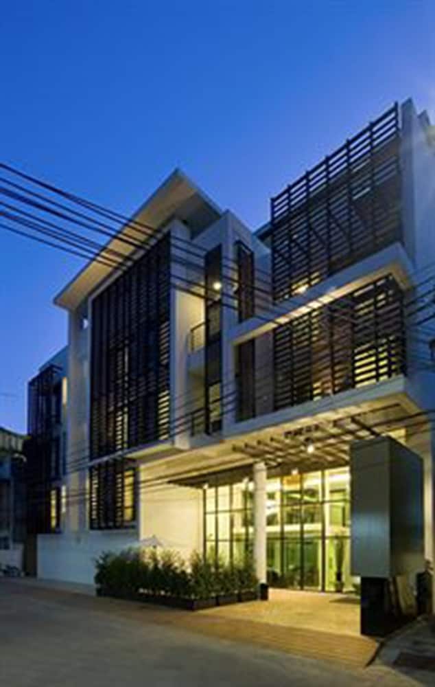 AMBER BOUTIQUE SILOM 3/50