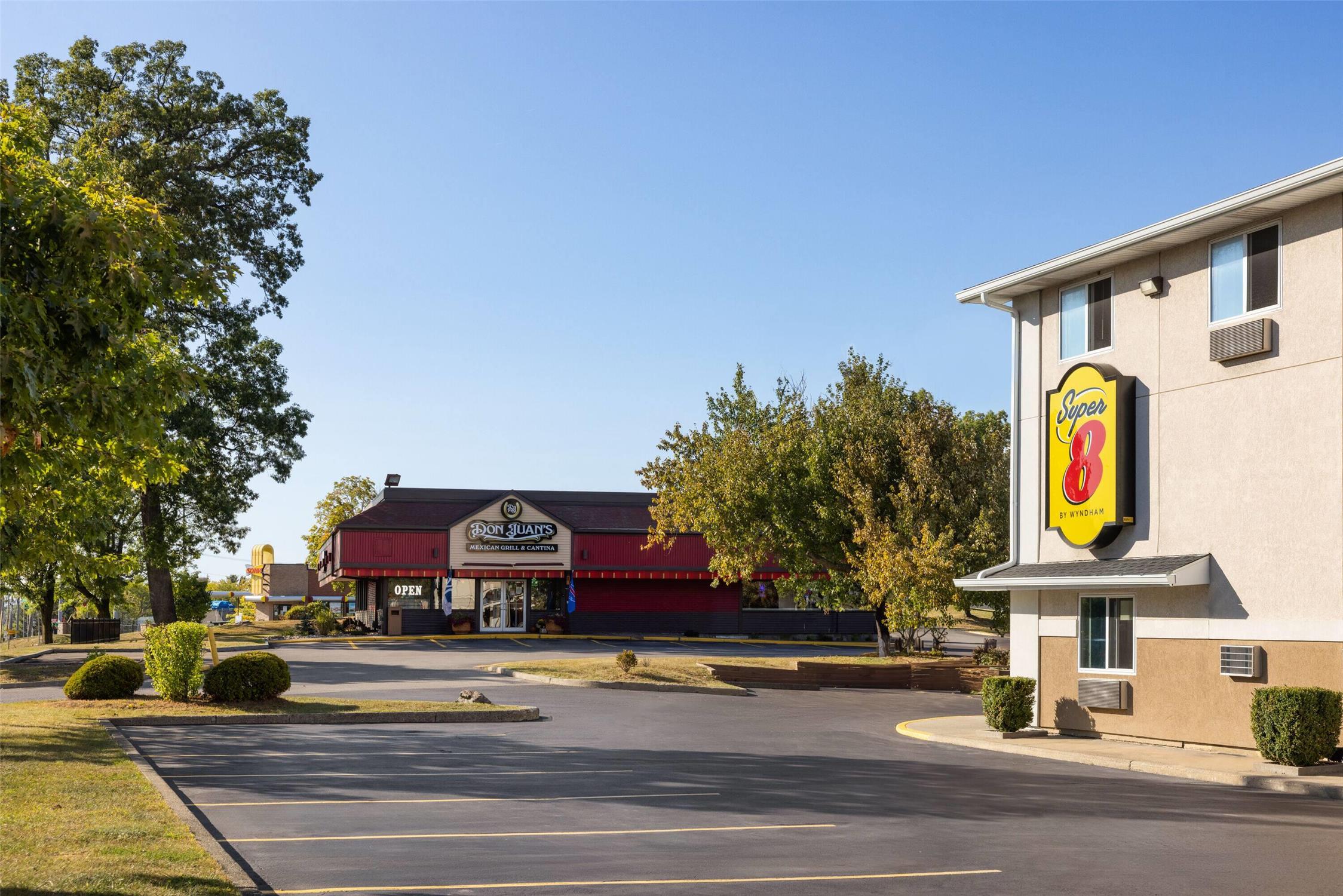 Super 8 by Wyndham Latham/Albany Airport 34/36