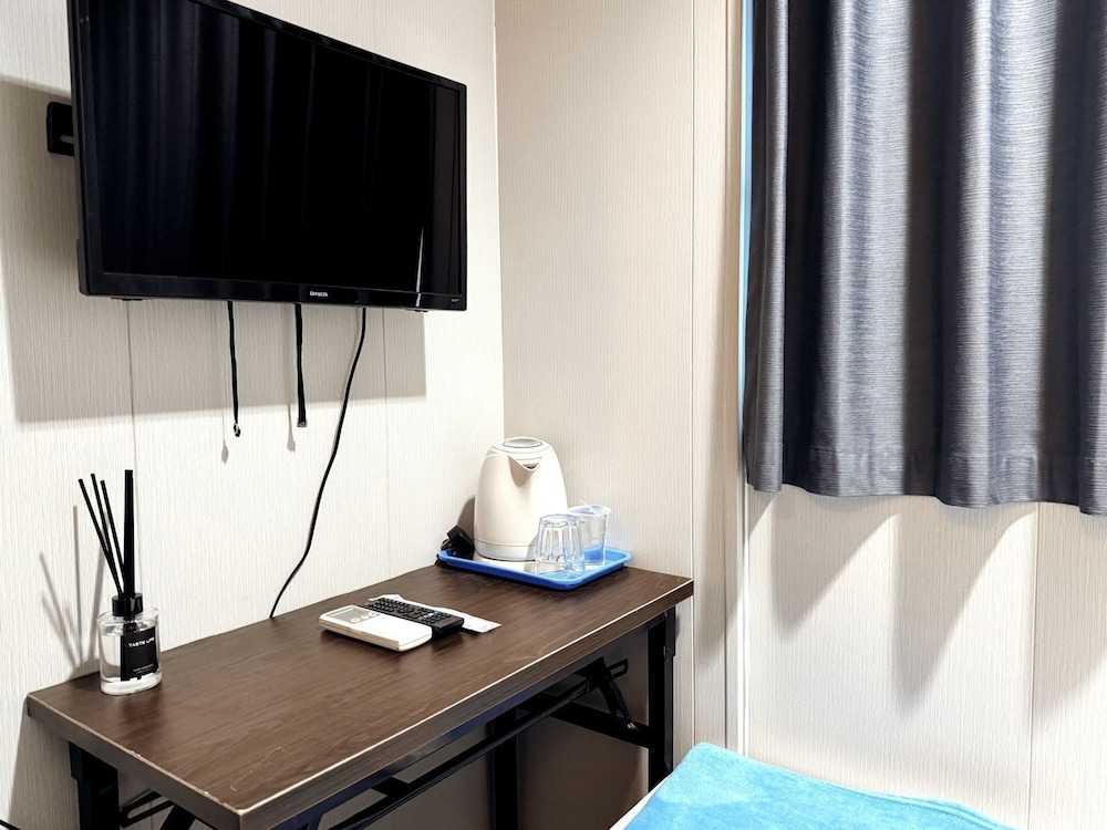 K Hotel 14 48/48