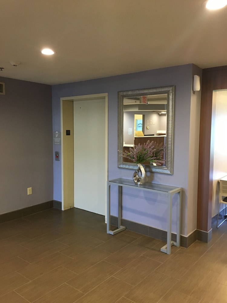 Microtel Inn Suites By Wyndham Richmond Airport 25/37