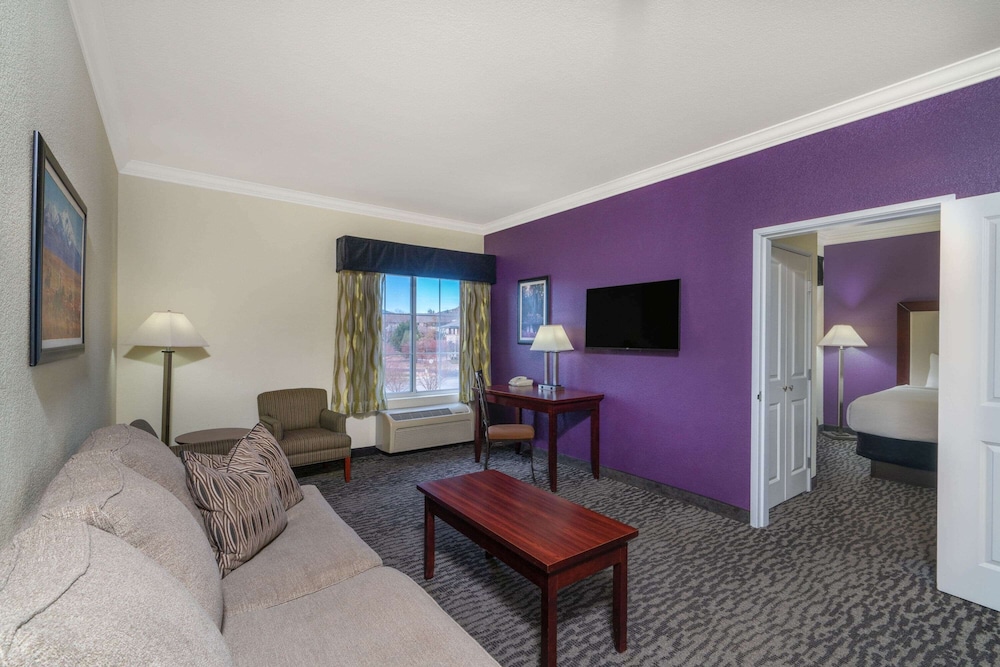 La Quinta Inn & Suites by Wyndham Loveland 30/45