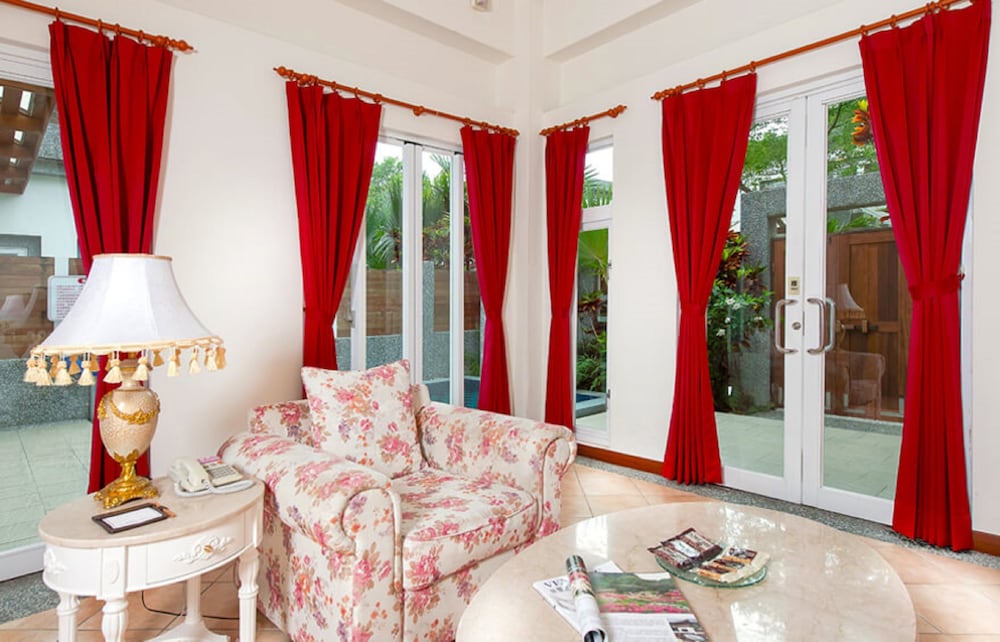 Papago International Resort 34/76