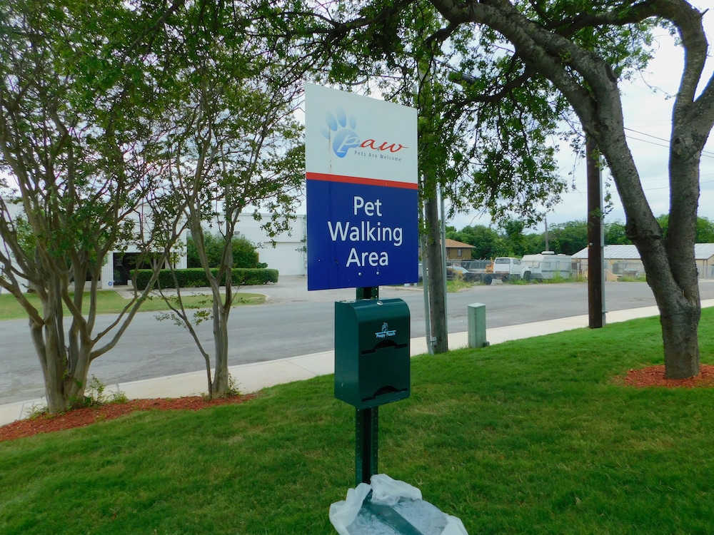 Candlewood Suites SAN ANTONIO AIRPORT 7/45