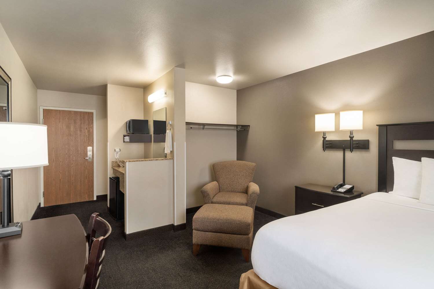 Travelodge by Wyndham Dexter 25/38