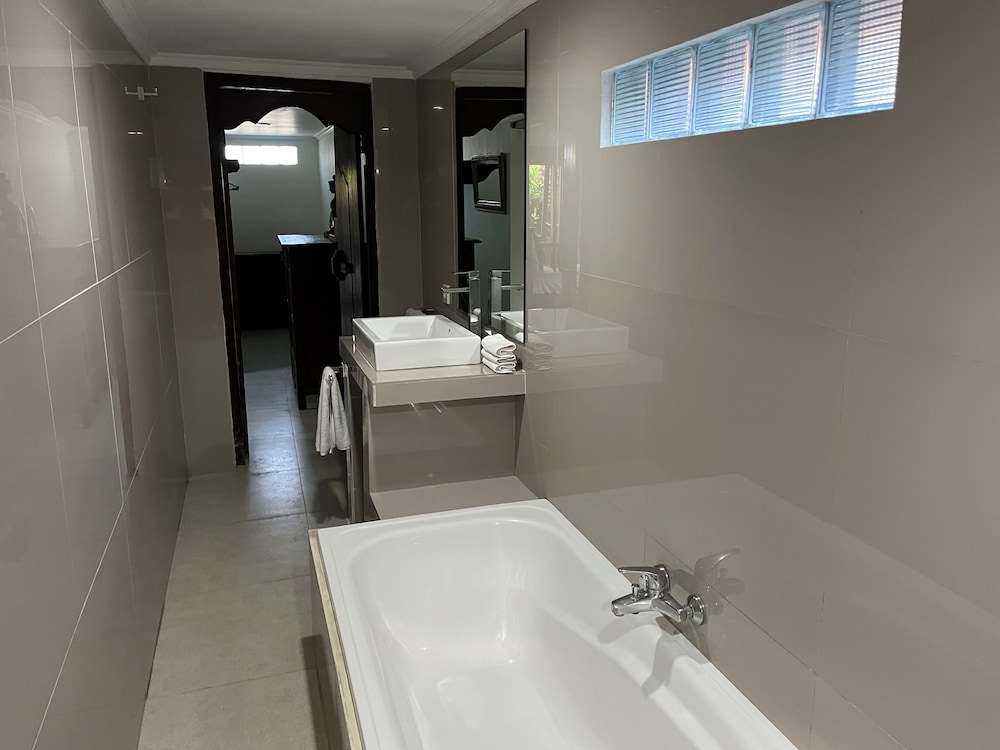 كوخ ديلوكس عائلي بسرير كوين وسرير فردي، Sama's Cottages And Villas 5/6