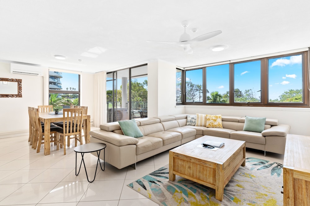 WINDWARD APARTMENTS 56/81