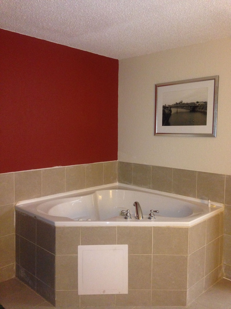 Travelodge by Wyndham Brooklyn Center 17/48
