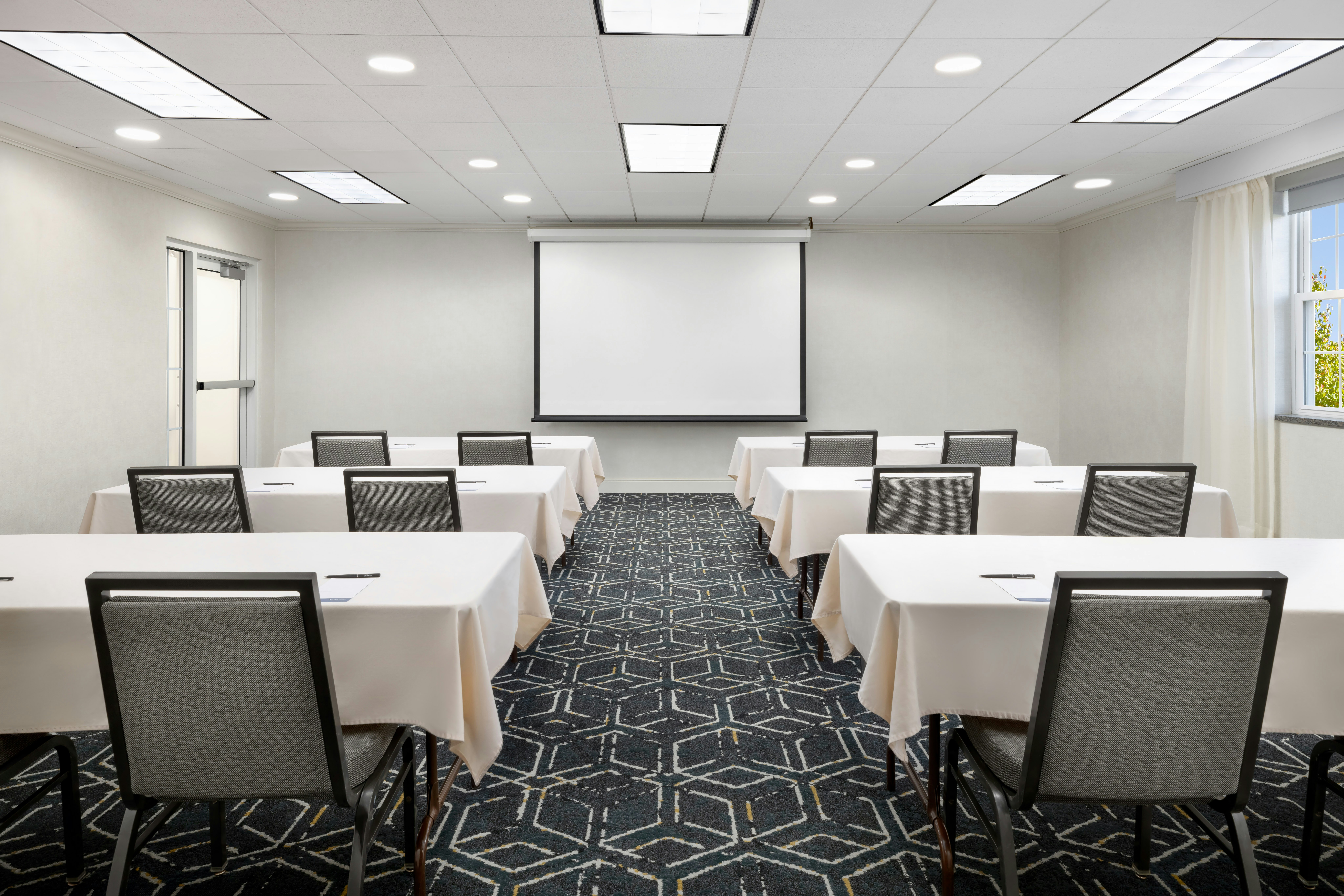 Homewood Suites by Hilton Manchester/Airport 46/54
