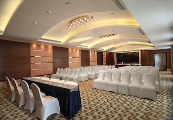 Fortune Select SG Highway, Ahmedabad - Member ITC Hotels Group 6/39