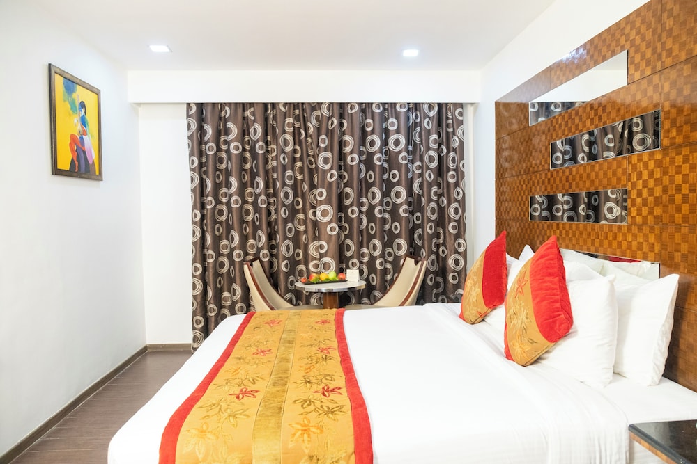 SUITE, BATHTUB