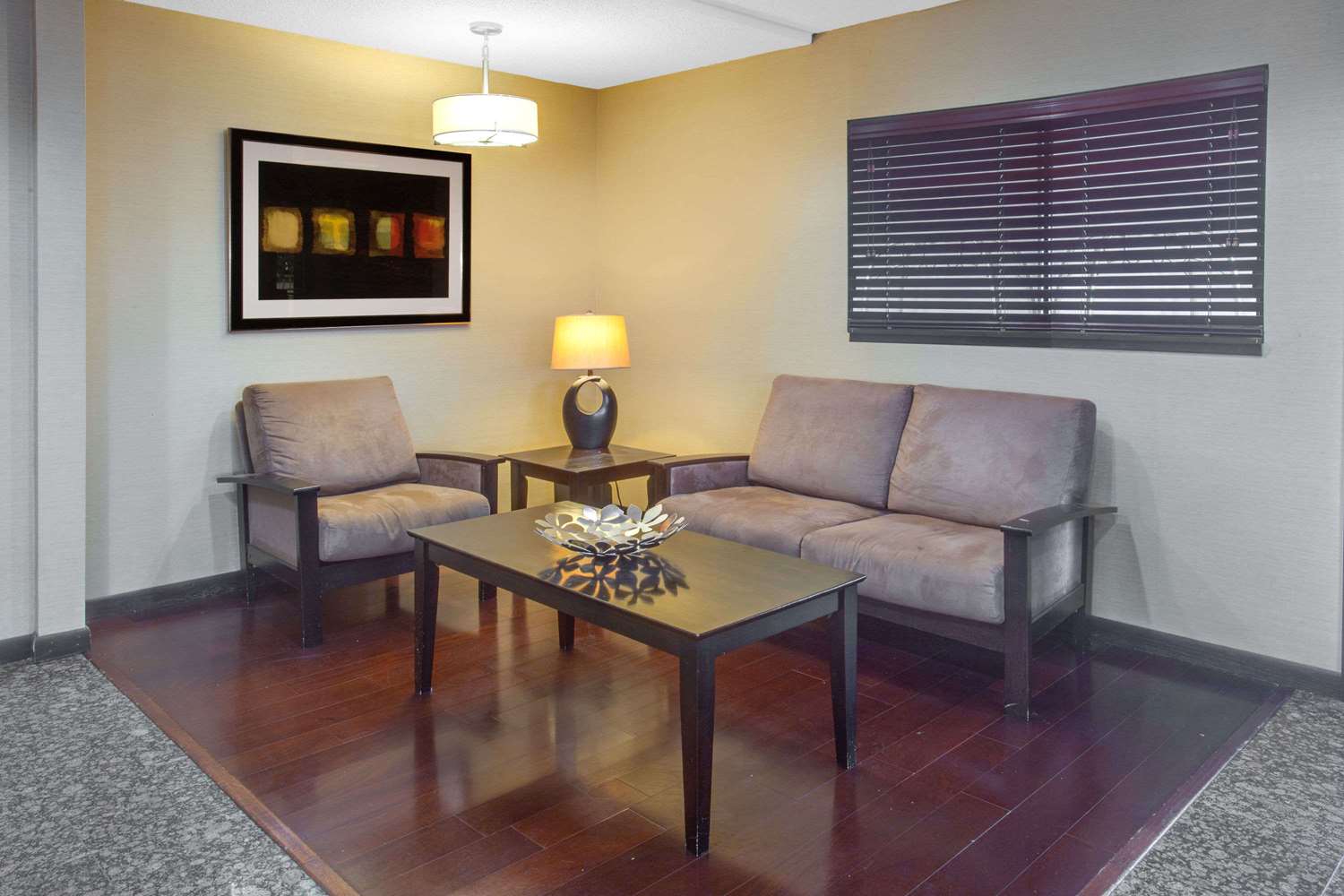 Days Inn by Wyndham Le Roy/Bloomington Southeast 4/8