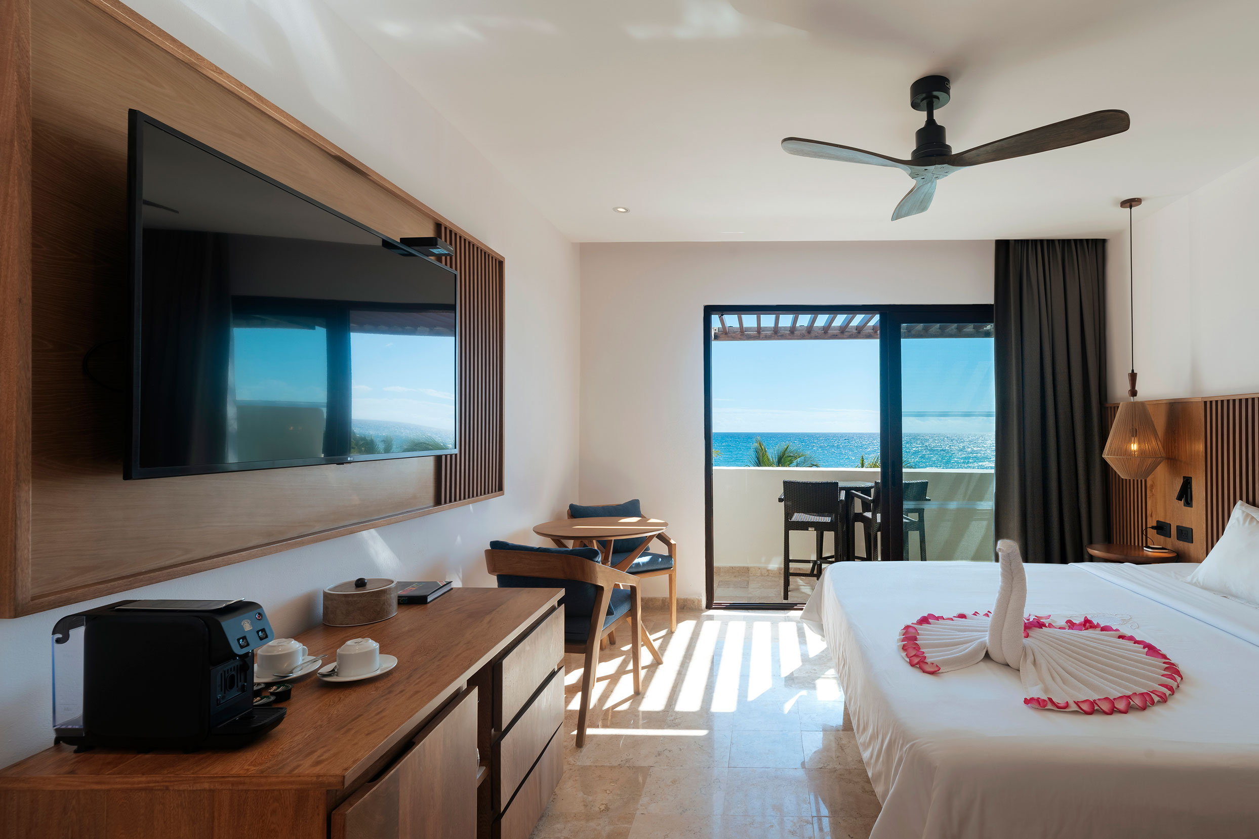 Junior Suite Penthouse Premium Roof Top Ocean Front