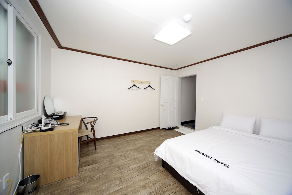 Ekonomy Hotel Mokpo 17/37