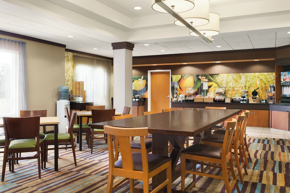 Fairfield Inn Suites Weirton 23/26