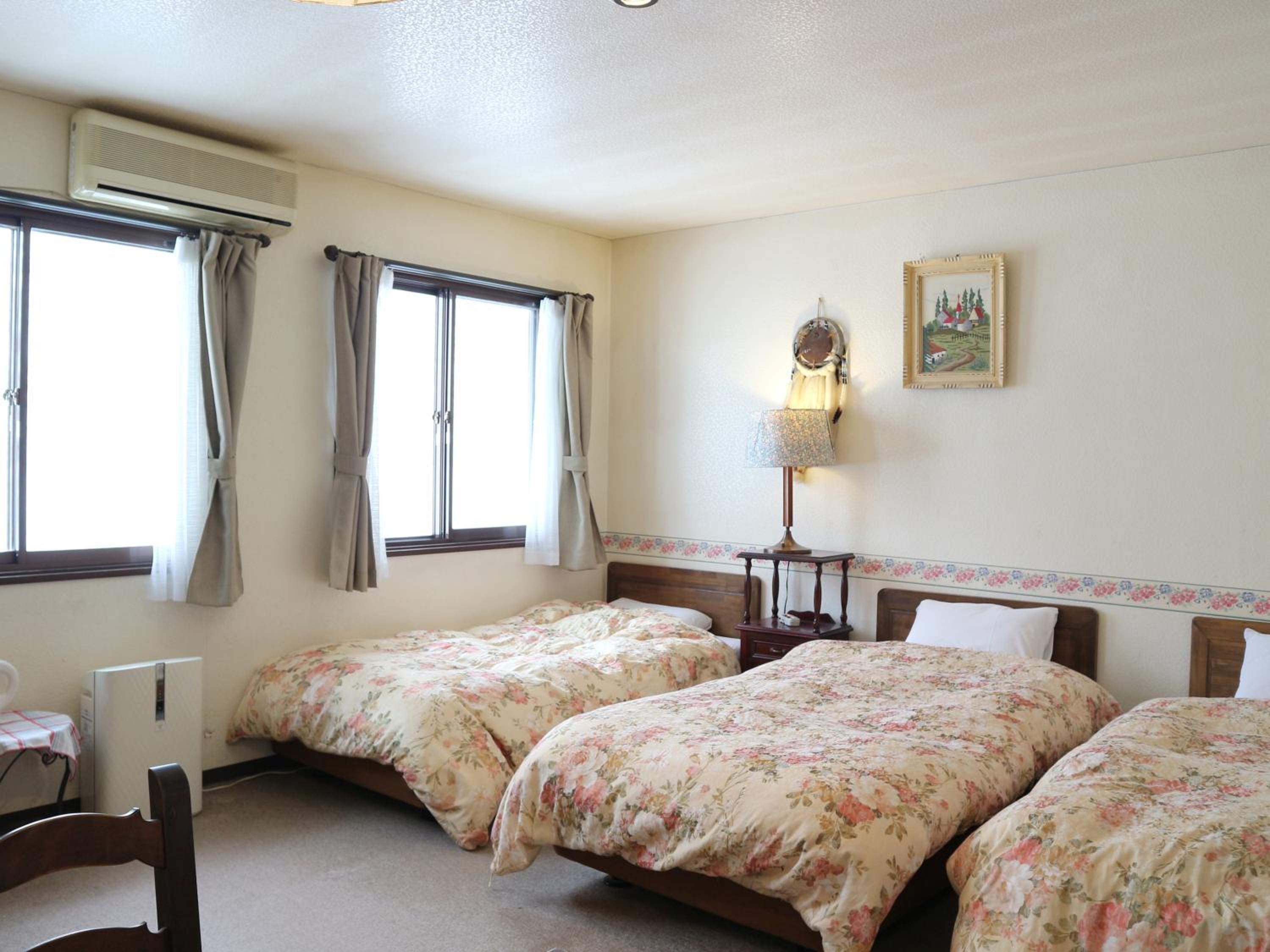 Room, 3 Beds, Private Bathroom