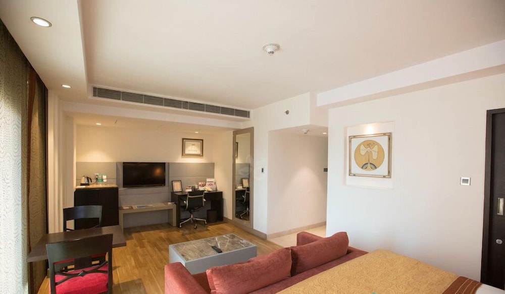 The Lalit New Delhi 43/63