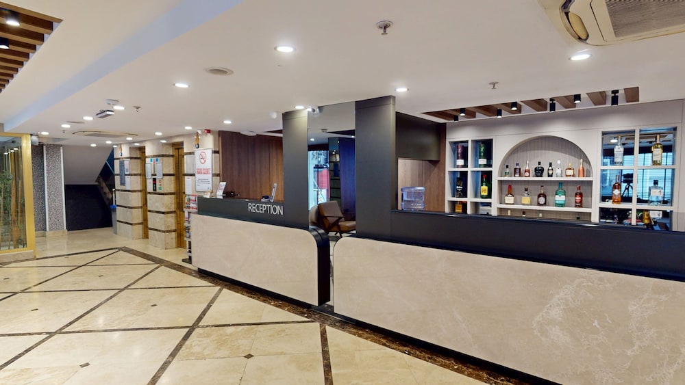 River Hotel 6/39
