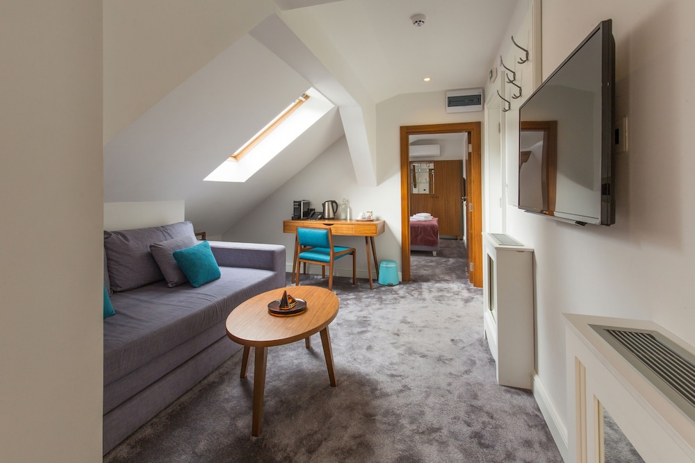 Public House Hotel 29/50