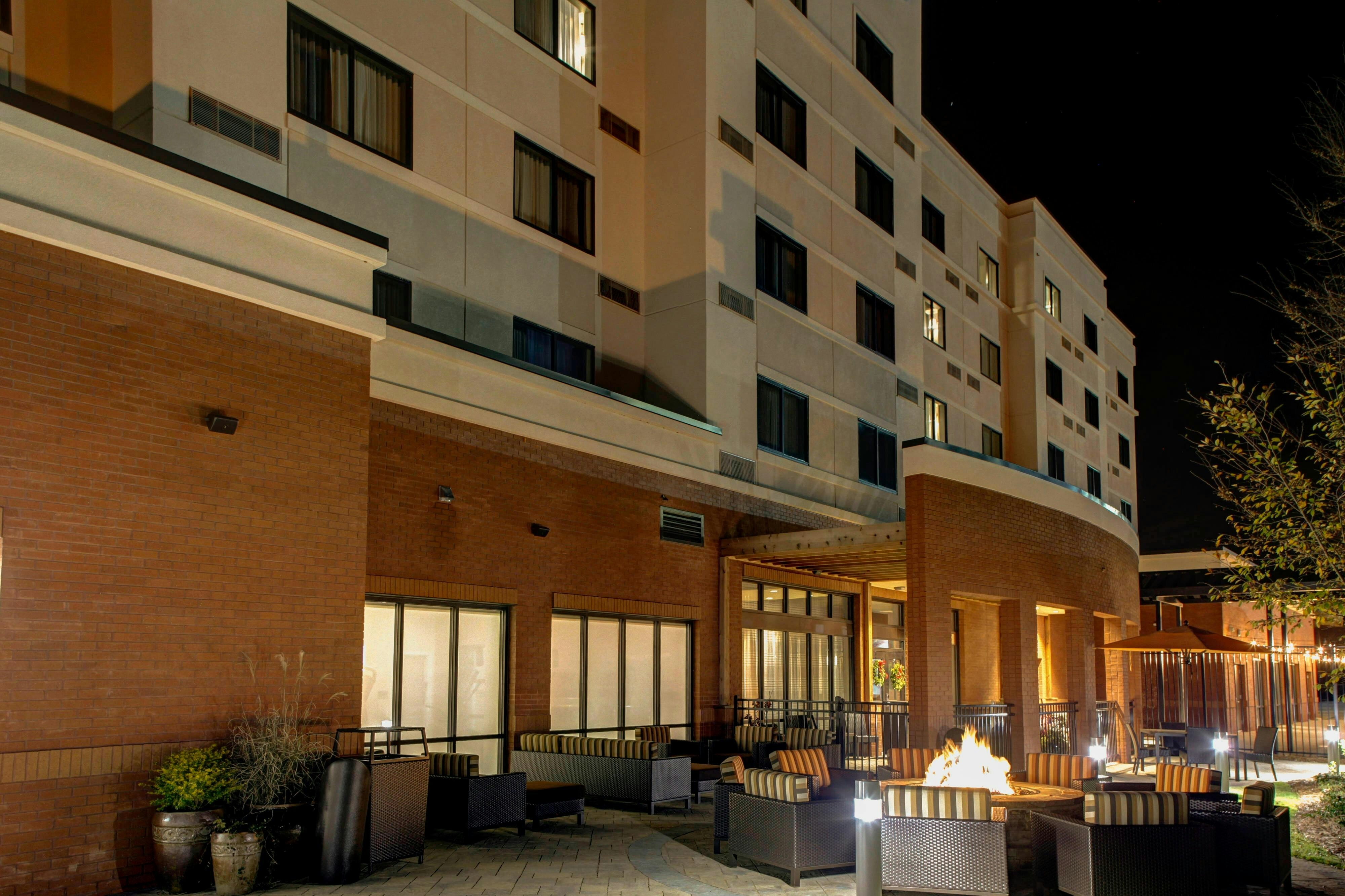Courtyard Carrollton 50/51
