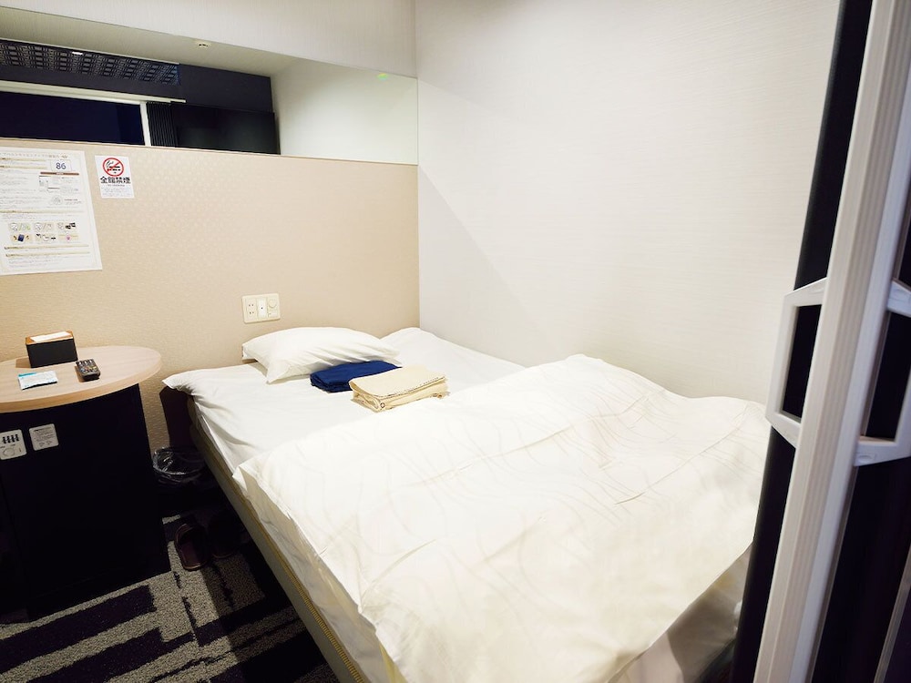 BASIC, CABIN, SINGLE BED