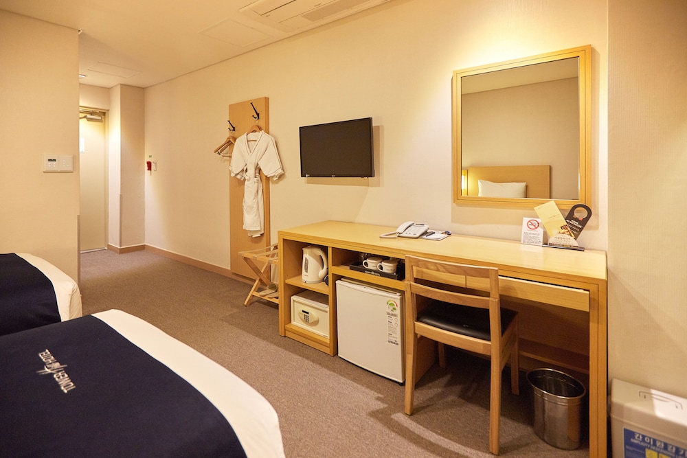 Tower Hill Hotel 25/48