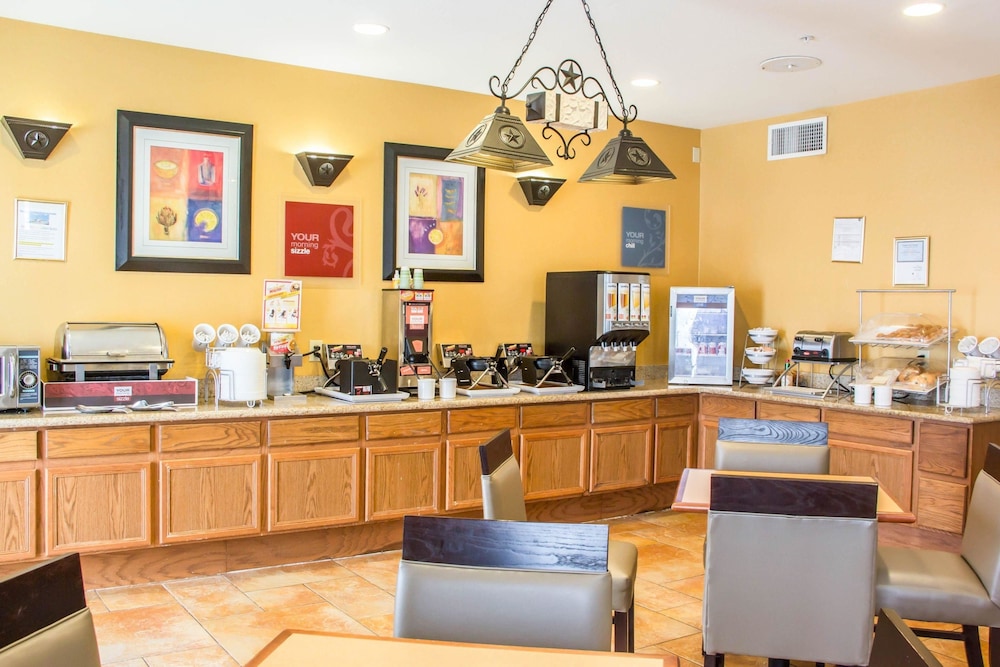 Comfort Suites San Antonio SeaWorld - Lackland AFB 32/39