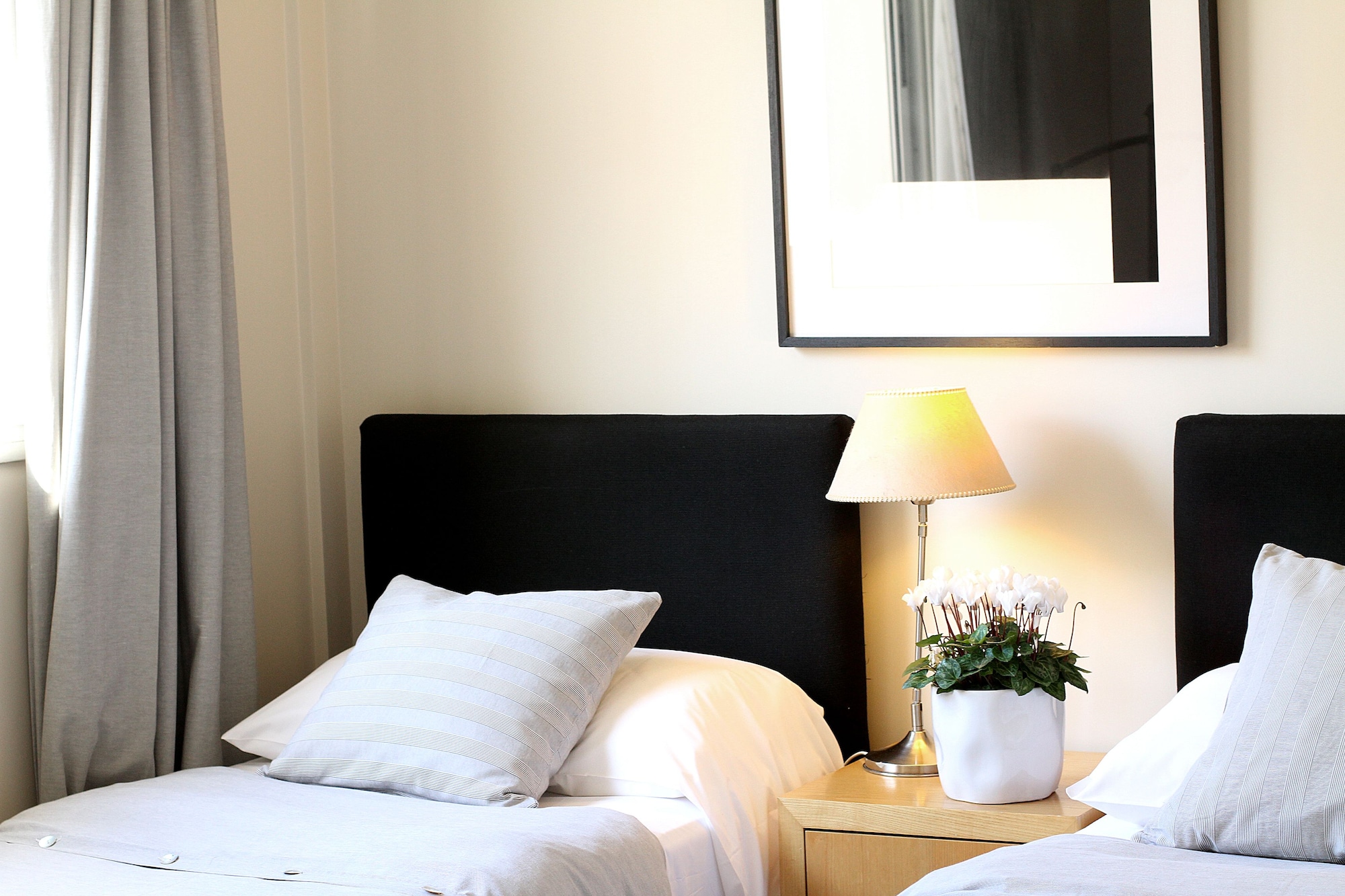 EXECUTIVE, APARTMENT, QUEEN BED, SOFA