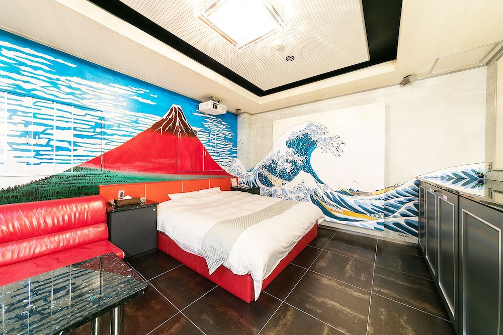 Hotel To 18/48