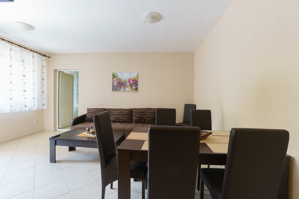 Apartments Lora 34/50
