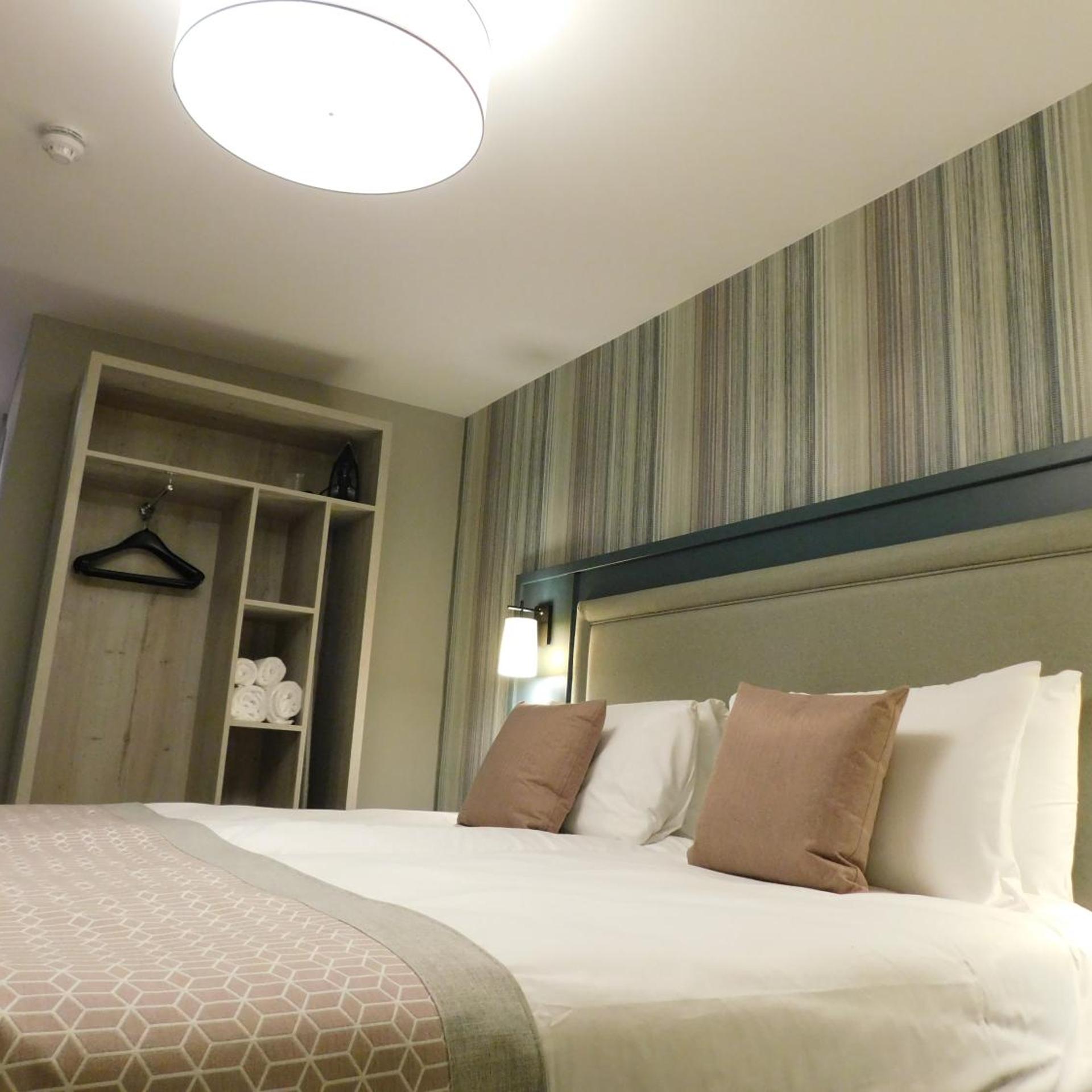 Room, Double or Twin Bed