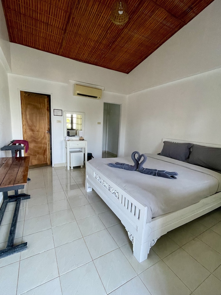 Cliff Cottage Resort 23/75