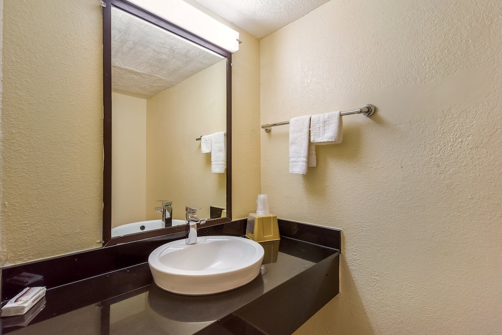 Red Roof Inn Plano 14/20