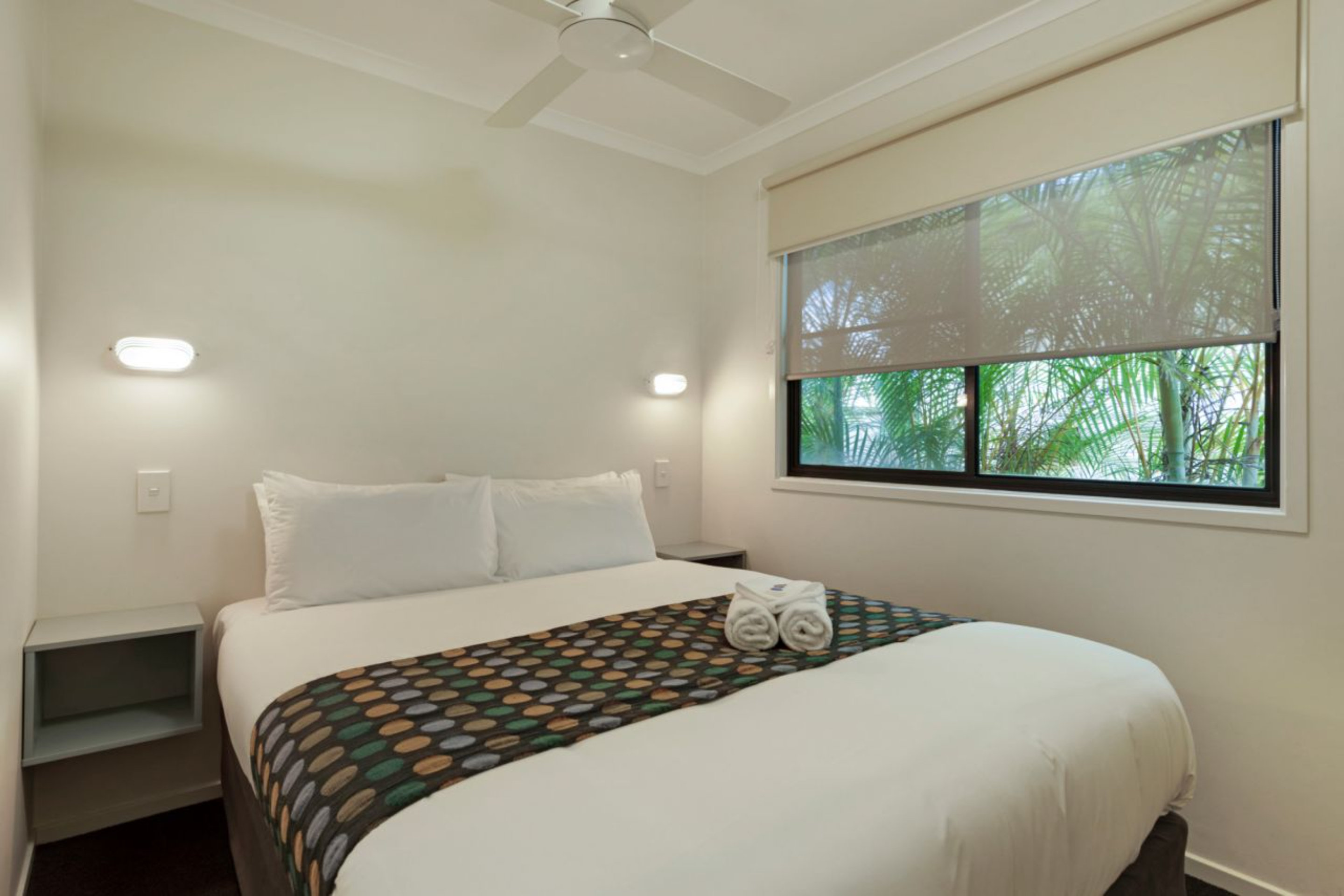 3 BEDROOMS, DELUXE, CABIN, WATER FRONT