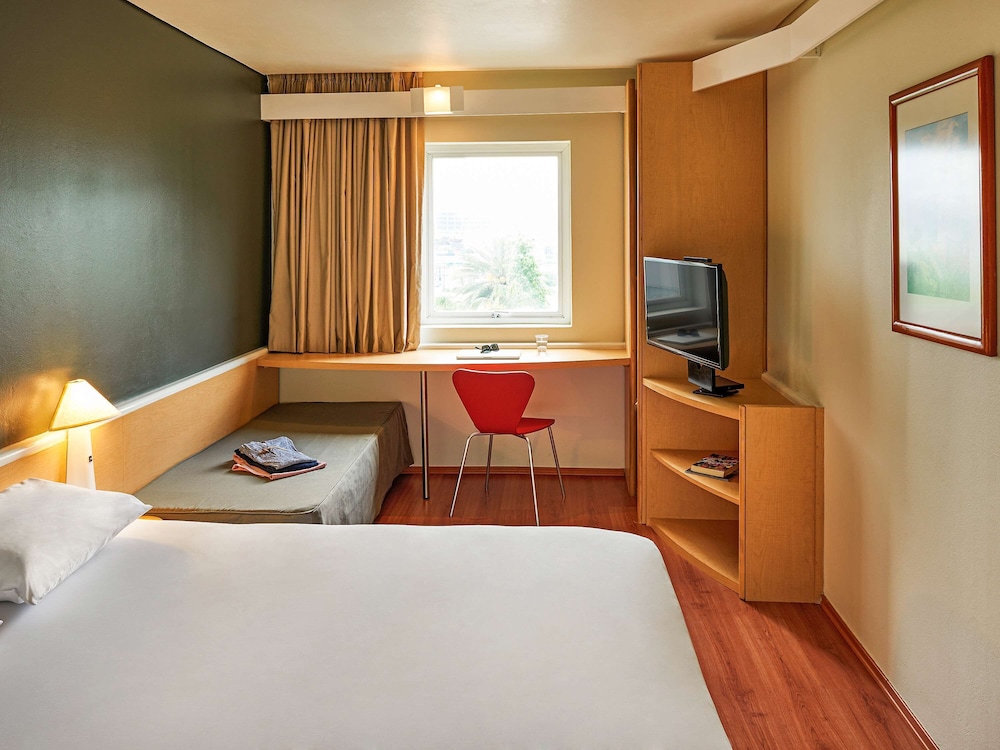 Ibis Monterrey Valle 18/50