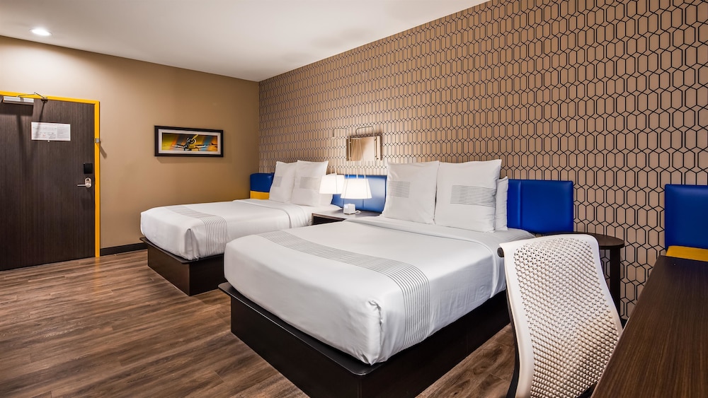 GLo Best Western DeSoto Dallas 10/34