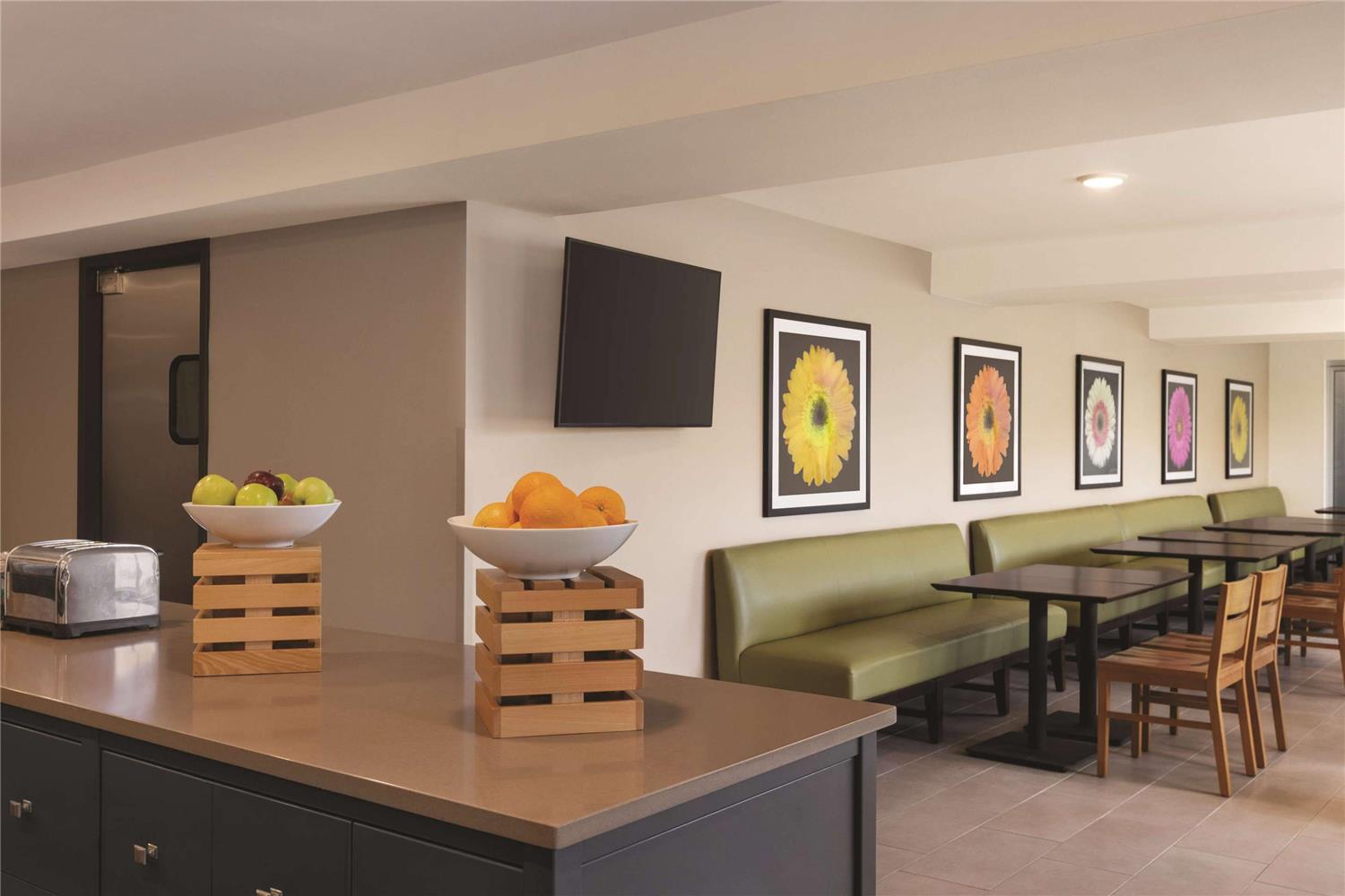 Country Inn & Suites by Radisson, Monona - Madison East 5/13