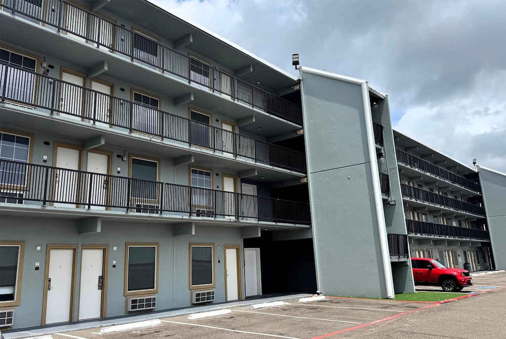 Baymont by Wyndham Corpus Christi Airport 40/50