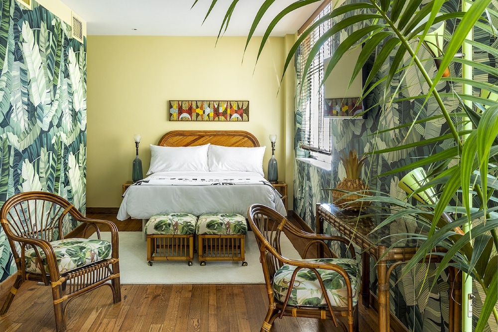 DELUXE, SUITE, QUEEN BED
