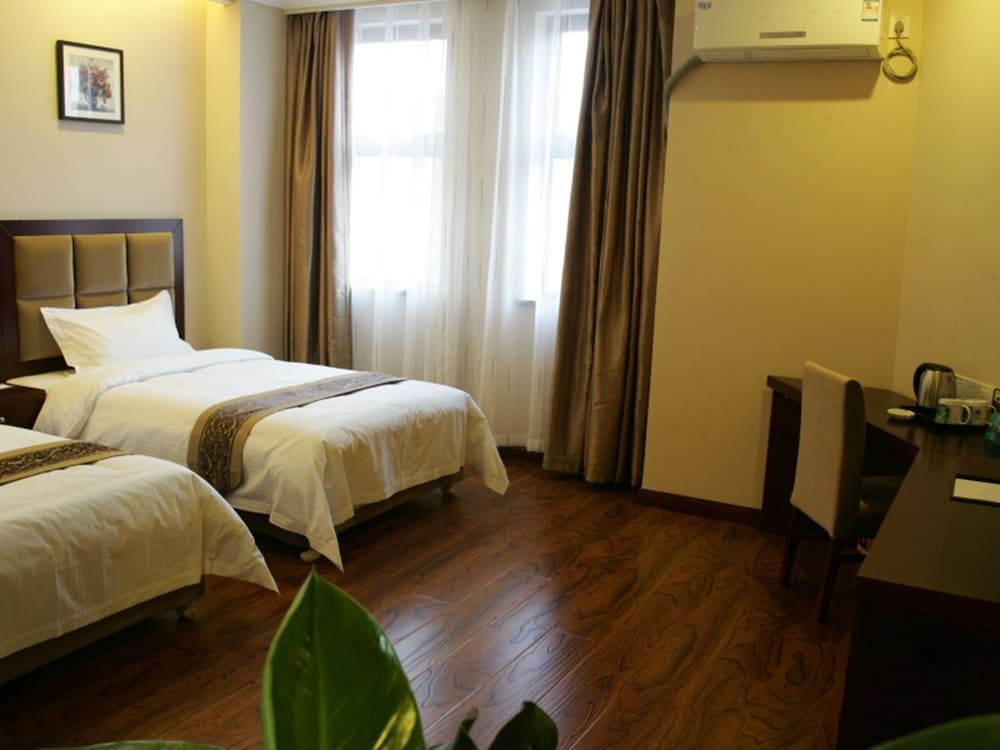 GreenTree Inn LiaoYuan Longshan District Train station Longjihuadian Hotel 18/25