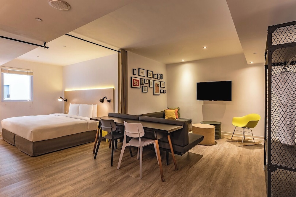 Loft, King Bed