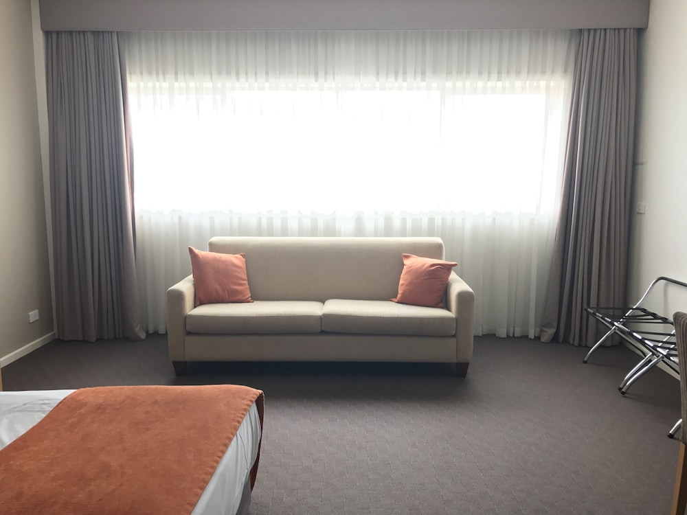 MORNINGTON HOTEL 22/45